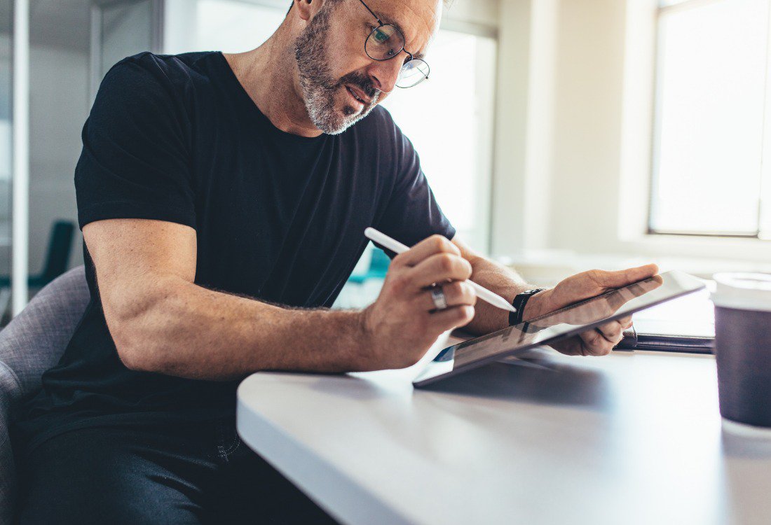 Contract Management Tools: Optimise Performance & Reduce Risks With AI